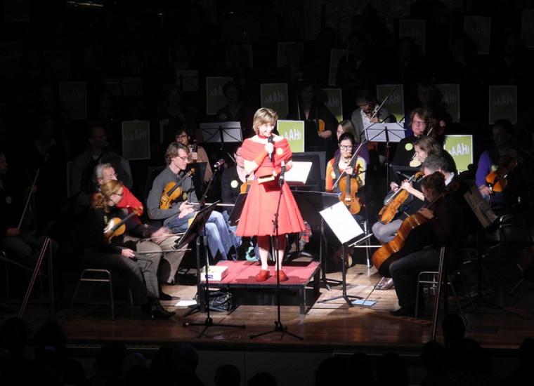 Hester Macrander presenteert het uitbundige programma in Musis